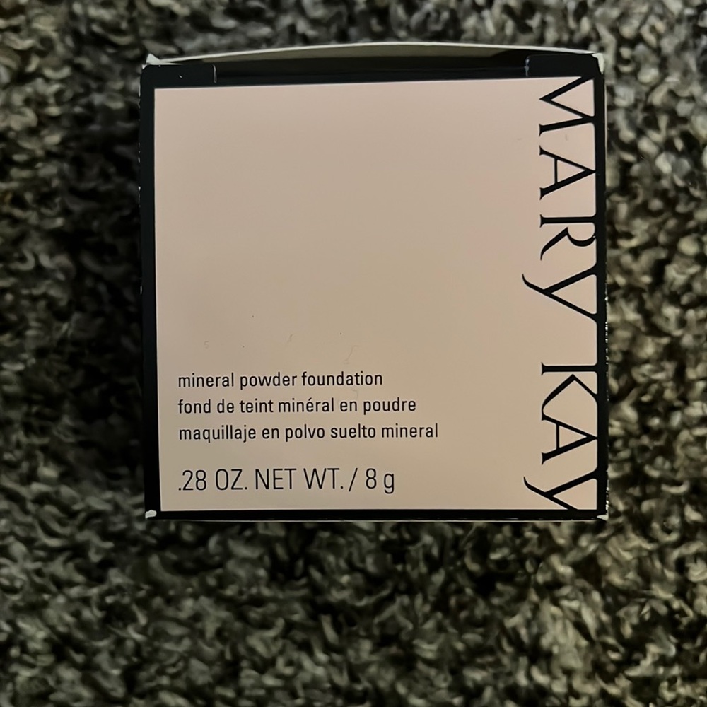 Mary Kay mineral powder foundation Beige .5